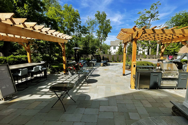 OUTDOOR LIVING SPACE - Glencoe